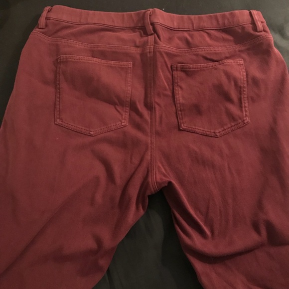 Burgundy women cropped leggings pants from Uniqlo - Picture 3 of 3